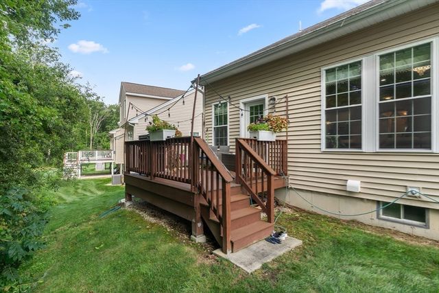 52 Primrose Cir 52, Hopkinton, MA 01748