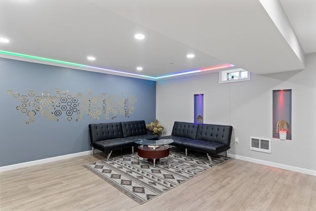 52 Primrose Cir 52, Hopkinton, MA 01748