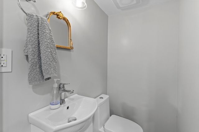 52 Primrose Cir 52, Hopkinton, MA 01748