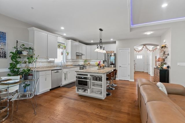 52 Primrose Cir 52, Hopkinton, MA 01748