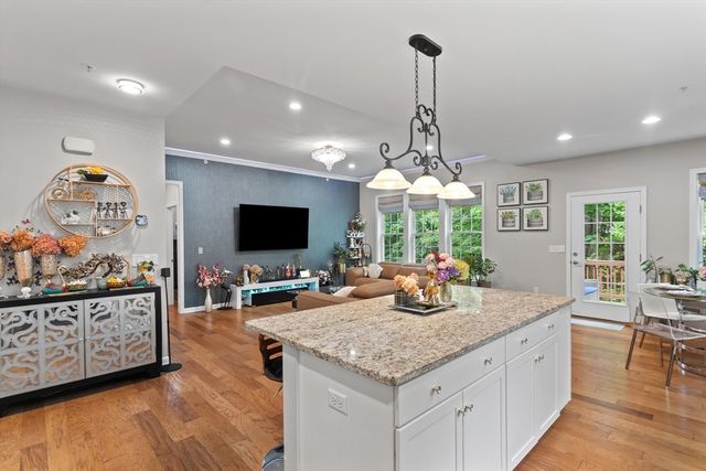 52 Primrose Cir 52, Hopkinton, MA 01748