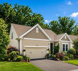 52 Primrose Cir 52, Hopkinton, MA 01748