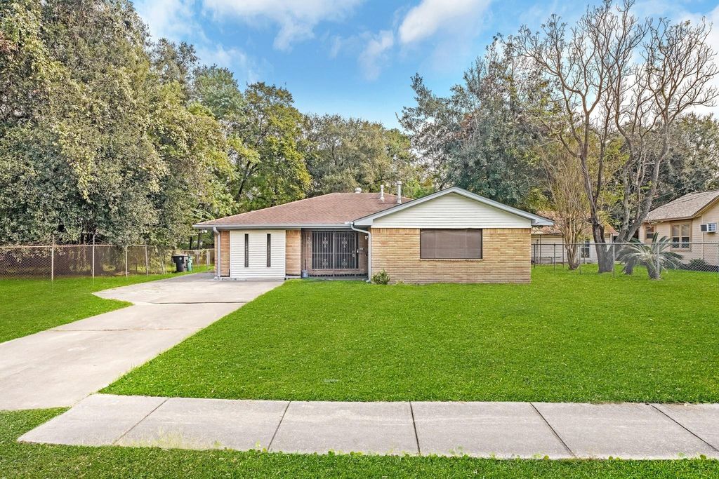 8710 Bertwood Street, Houston, TX 77016