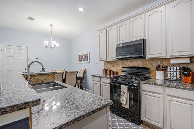 1427 Ravenwood Drive, Mansfield, TX 76063