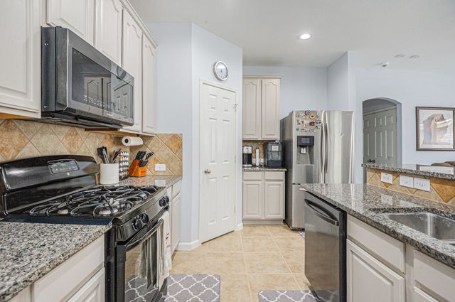 1427 Ravenwood Drive, Mansfield, TX 76063