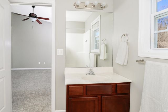 1250 W Adams Hill Cir Apt 402, Bloomington, IN 47403