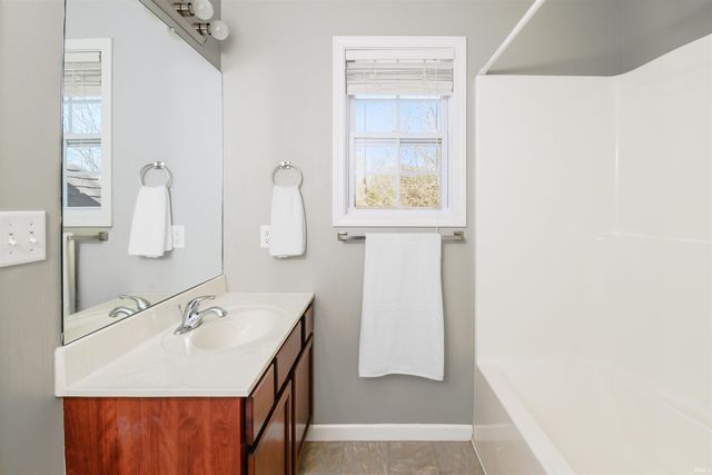 1250 W Adams Hill Cir Apt 402, Bloomington, IN 47403