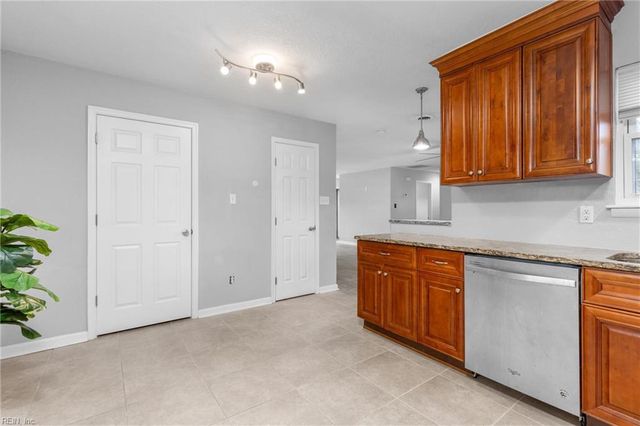 212 Cortland LN, Virginia Beach, VA 23452