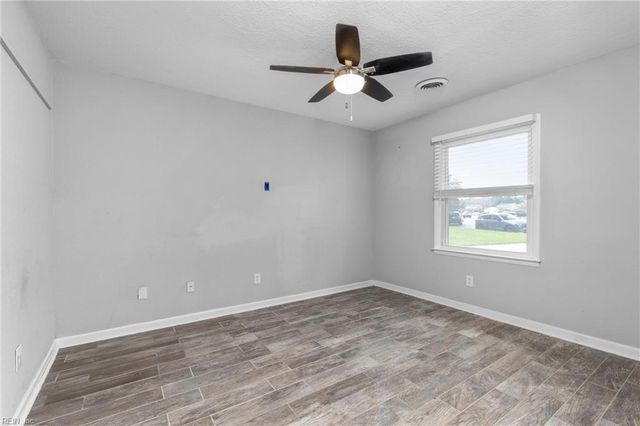 212 Cortland LN, Virginia Beach, VA 23452