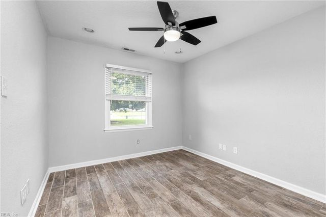 212 Cortland LN, Virginia Beach, VA 23452