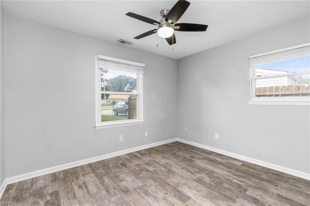 212 Cortland LN, Virginia Beach, VA 23452