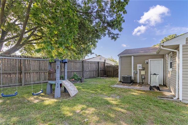 212 Cortland LN, Virginia Beach, VA 23452
