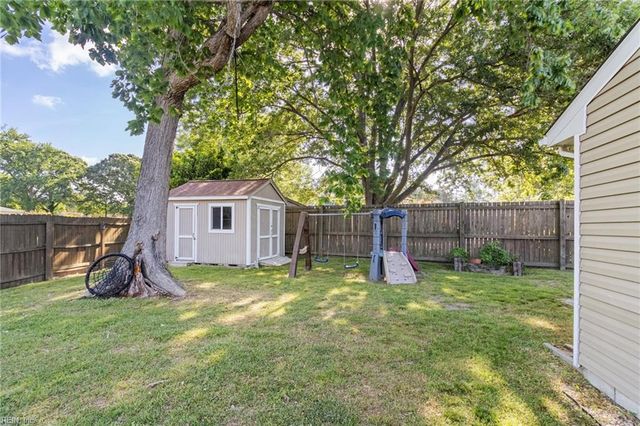 212 Cortland LN, Virginia Beach, VA 23452