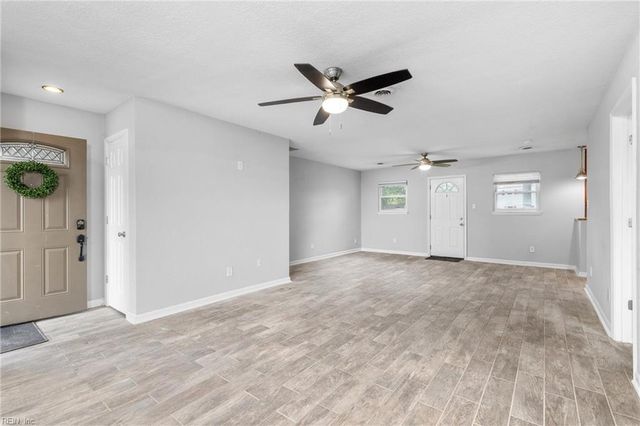 212 Cortland LN, Virginia Beach, VA 23452