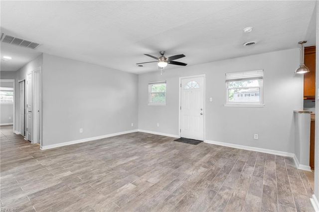 212 Cortland LN, Virginia Beach, VA 23452
