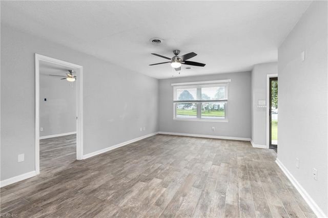 212 Cortland LN, Virginia Beach, VA 23452