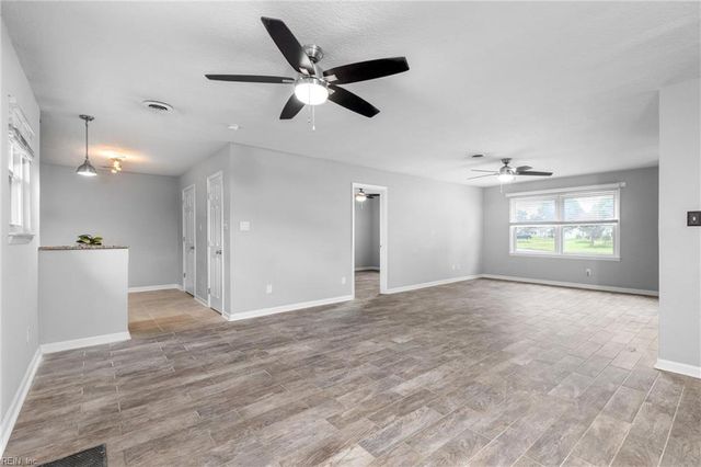 212 Cortland LN, Virginia Beach, VA 23452