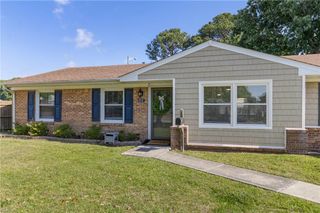 212 Cortland LN, Virginia Beach, VA 23452