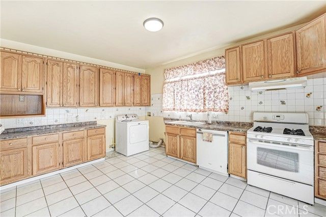 15426 Lemarsh, San Fernando, CA 91345