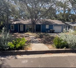 134 E Hillcrest DR, San Marcos, TX 78666
