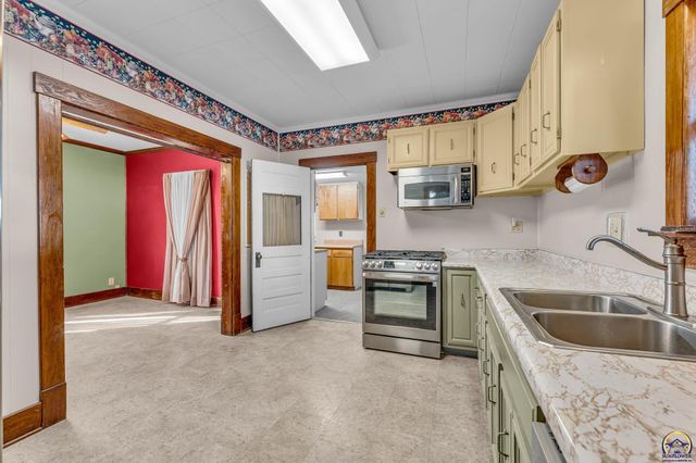 2725 SE Pennsylvania AVE, Topeka, KS 66605