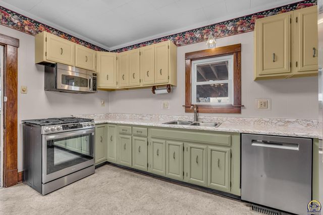 2725 SE Pennsylvania AVE, Topeka, KS 66605