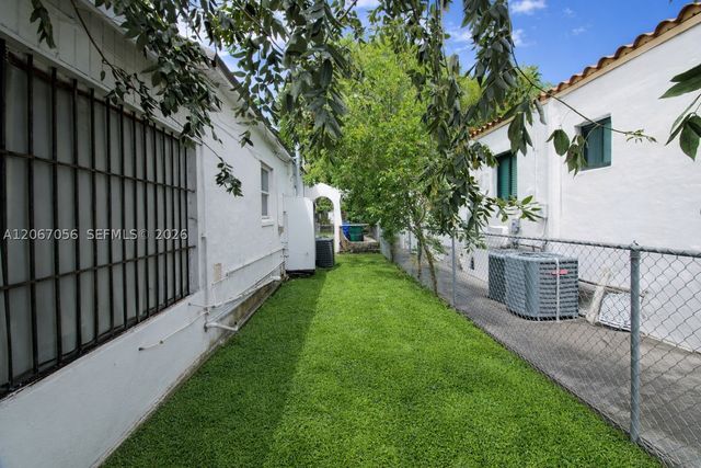915 SW 9th Ct, Miami, FL 33130