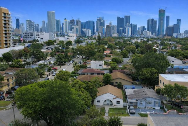 915 SW 9th Ct, Miami, FL 33130