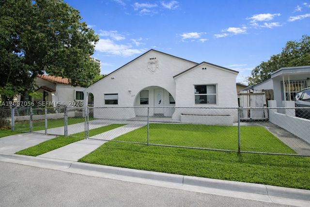 915 SW 9th Ct, Miami, FL 33130