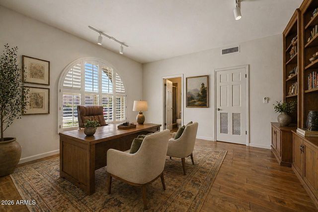 5988 N ECHO CANYON Drive, Phoenix, AZ 85018