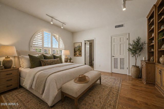 5988 N ECHO CANYON Drive, Phoenix, AZ 85018