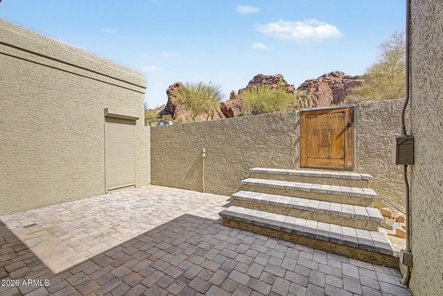 5988 N ECHO CANYON Drive, Phoenix, AZ 85018