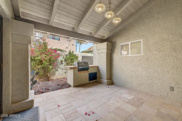 5988 N ECHO CANYON Drive, Phoenix, AZ 85018