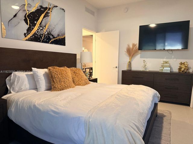 159 NE 6th St 4805, Miami, FL 33132