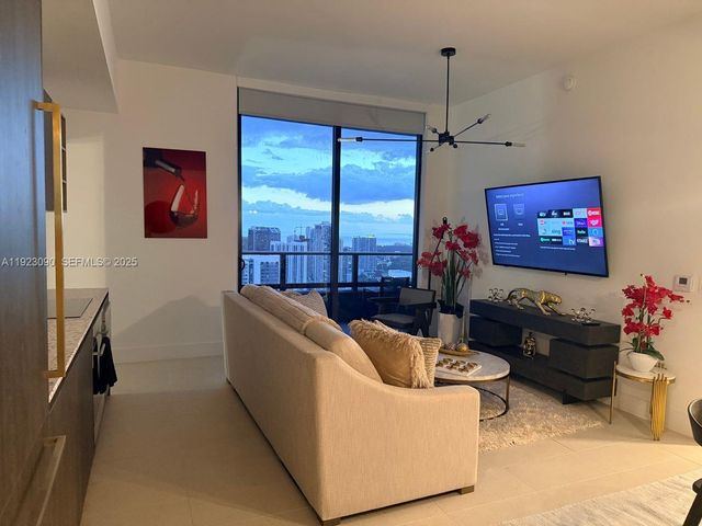 159 NE 6th St 4805, Miami, FL 33132