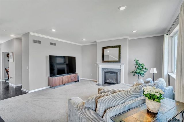 52361 Wellington Valley Drive, Macomb, MI 48042