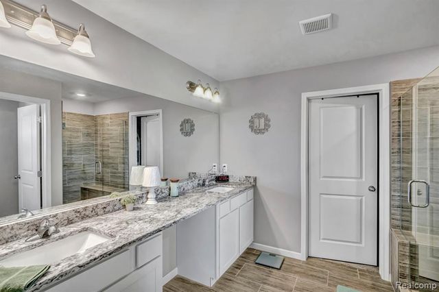 52361 Wellington Valley Drive, Macomb, MI 48042