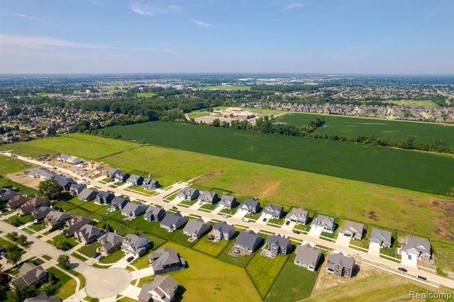 52361 Wellington Valley Drive, Macomb, MI 48042