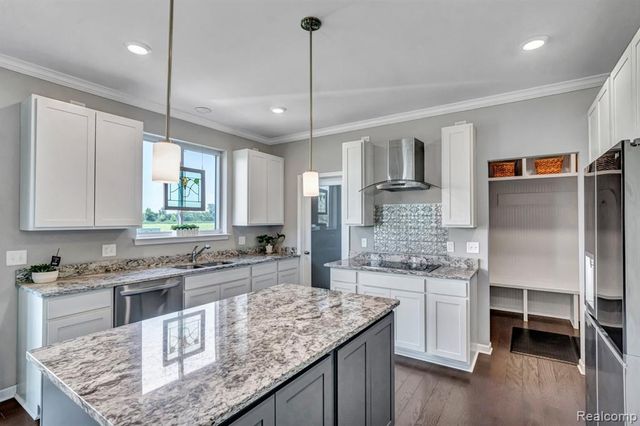 52361 Wellington Valley Drive, Macomb, MI 48042