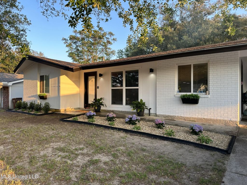 2321 Arbor Drive, Biloxi, MS 39531