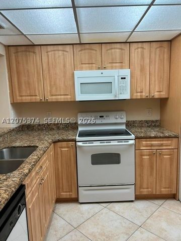 1811 Sabal Palm Dr 204, Davie, FL 33324