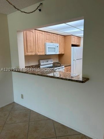 1811 Sabal Palm Dr 204, Davie, FL 33324