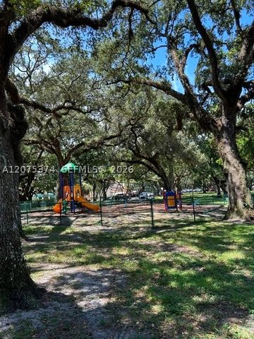 1811 Sabal Palm Dr 204, Davie, FL 33324