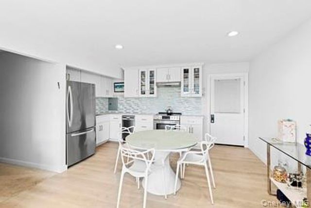 281 Dune Road 16B, Westhampton Beach, NY 11978