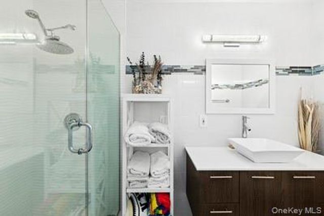 281 Dune Road 16B, Westhampton Beach, NY 11978