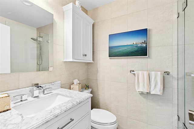 281 Dune Road 16B, Westhampton Beach, NY 11978