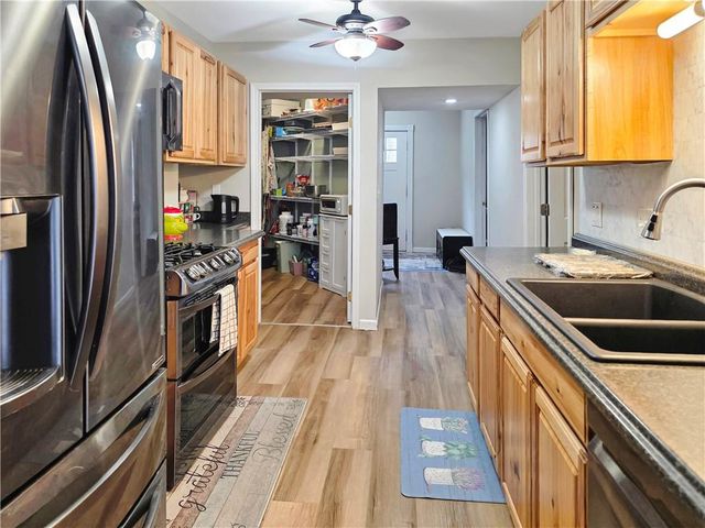 2100 & 2105 S Ellison Way, Independence, MO 64050