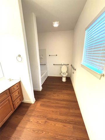 415 Bay Street N, Texas City, TX 77590