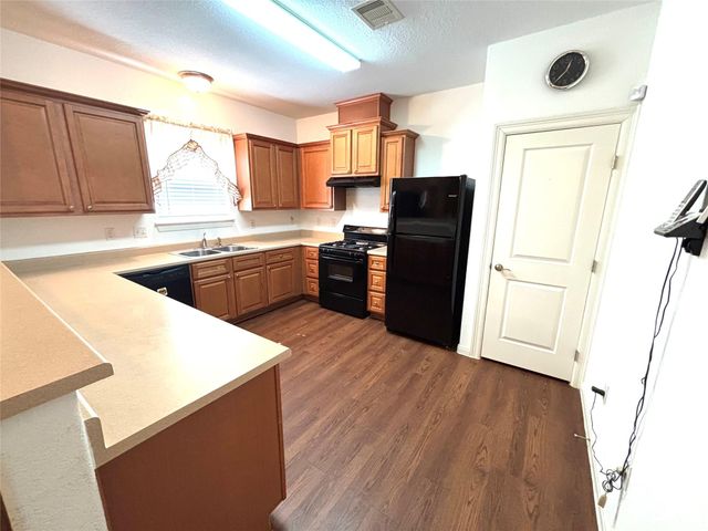 415 Bay Street N, Texas City, TX 77590