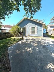 415 Bay Street N, Texas City, TX 77590